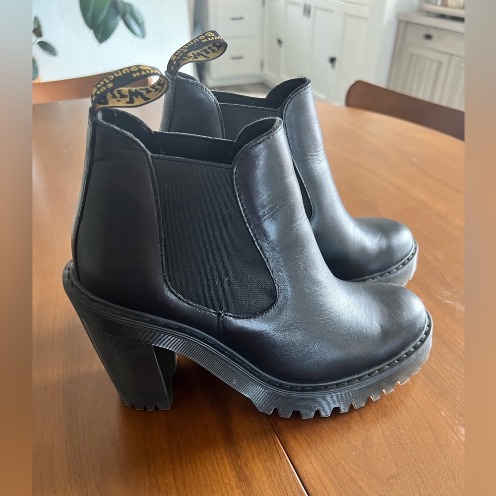 Dr. Martens Hurston Heeled Heels Chelsea Boot Black Platform Size 8 US 38 EU
